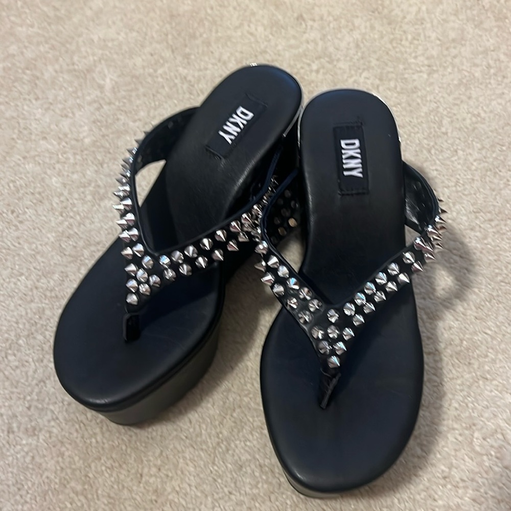 DKNY TINA STUD - BLACK PLATFORM with studs size 5m Brand new!